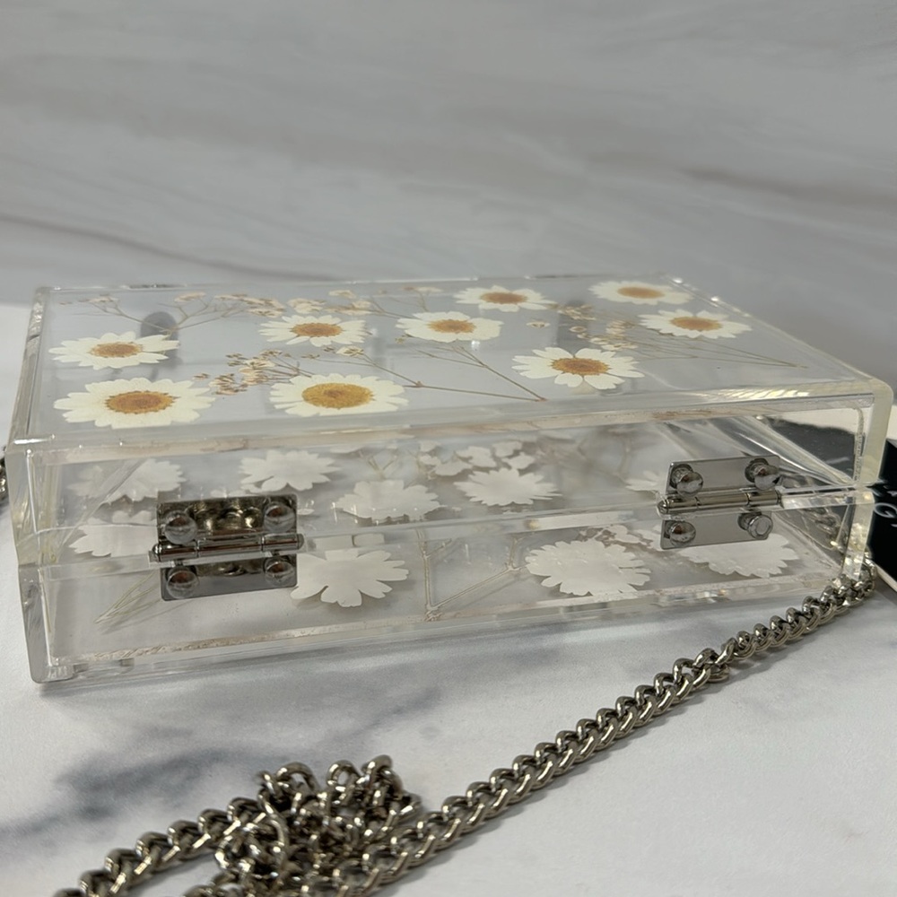 Daisies acrylic transparent lucite box clutch with silver chain strap🌼 - Picture 14 of 15
